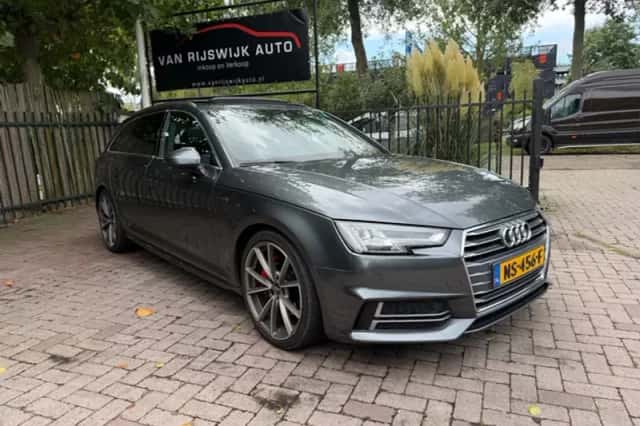 Audi A4 (2016) thumbnail 1