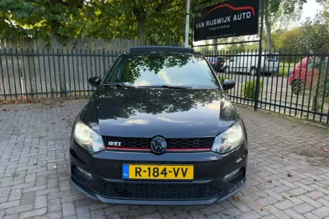 Volkswagen Polo (2015) thumbnail 2