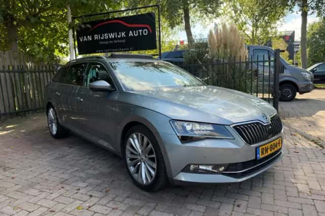 Škoda Superb (2018) thumbnail 1