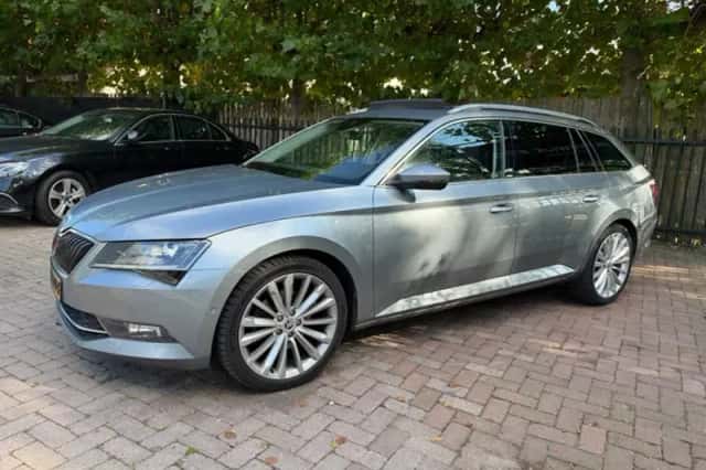 Škoda Superb (2018) thumbnail 3