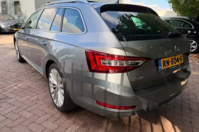 Škoda Superb (2018) thumbnail 4