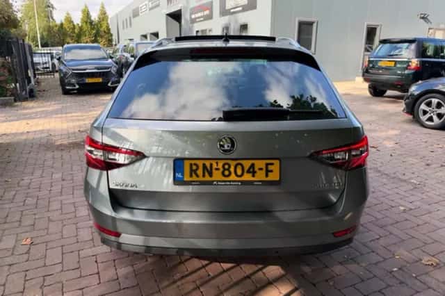 Škoda Superb (2018) thumbnail 5