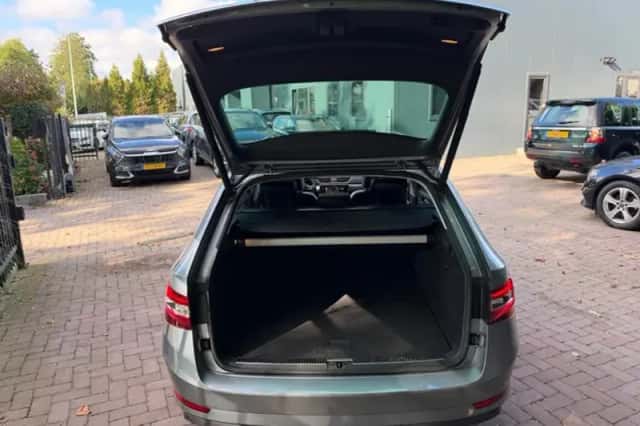 Škoda Superb (2018) thumbnail 6