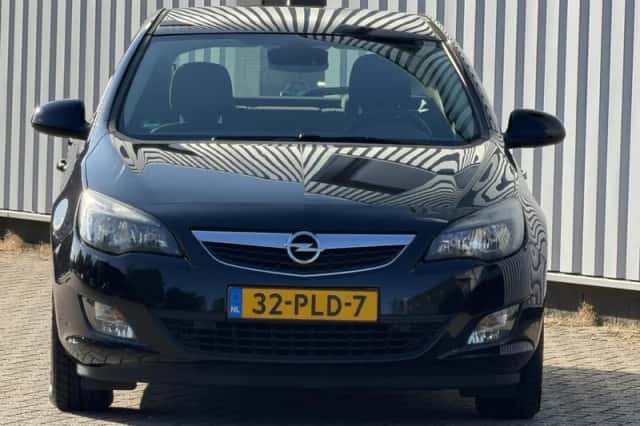 Opel Astra (2011) thumbnail 4