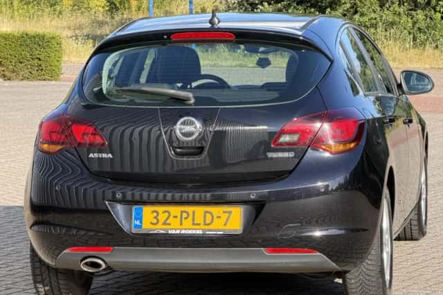 Opel Astra (2011) thumbnail 5