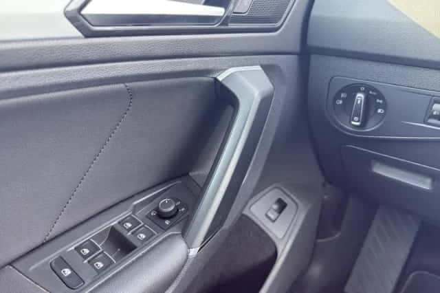 Volkswagen Tiguan (2017) thumbnail 13