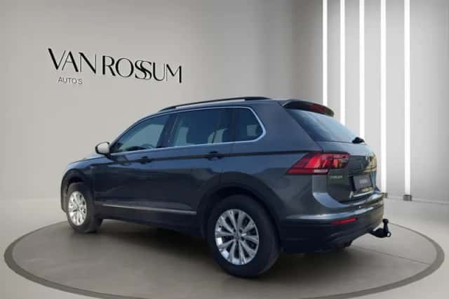 Volkswagen Tiguan (2017) thumbnail 5