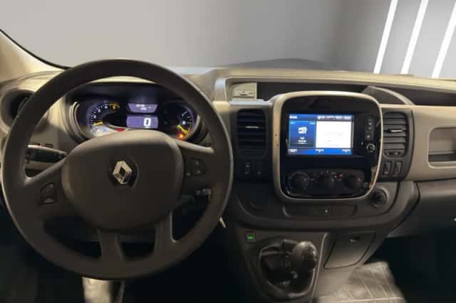 Renault Trafic (2016) thumbnail 11