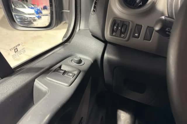 Renault Trafic (2016) thumbnail 21