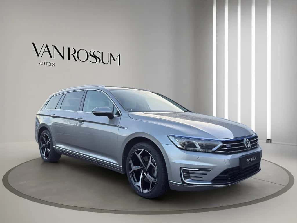 Volkswagen Passat (2017) — foto 1