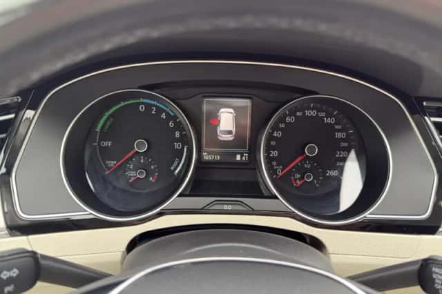 Volkswagen Passat (2017) thumbnail 11