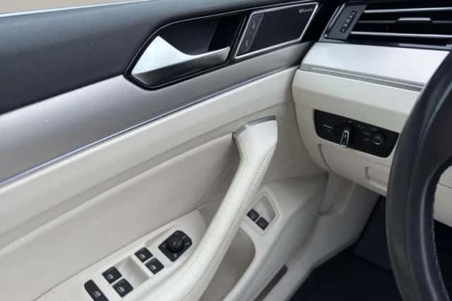 Volkswagen Passat (2017) thumbnail 12