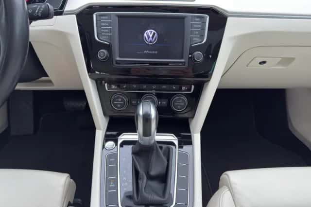 Volkswagen Passat (2017) thumbnail 16