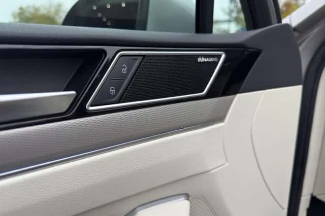 Volkswagen Passat (2017) thumbnail 19