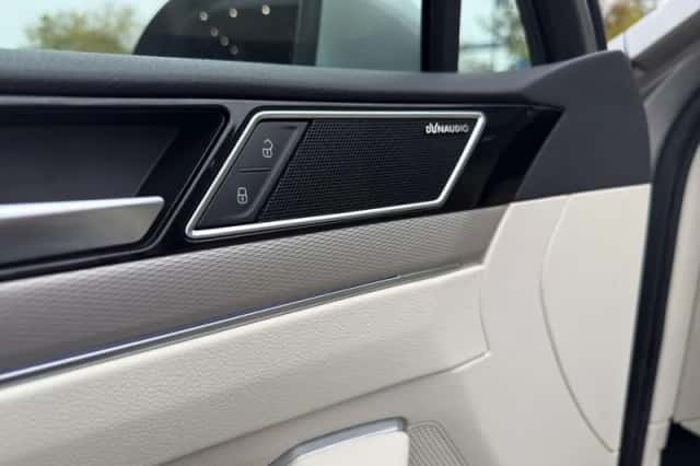 Volkswagen Passat (2017) thumbnail 24