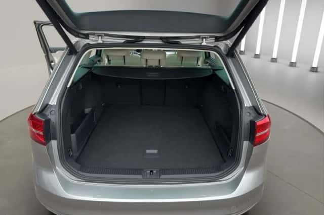 Volkswagen Passat (2017) thumbnail 27