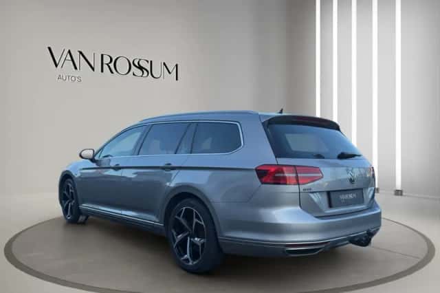 Volkswagen Passat (2017) thumbnail 5