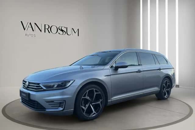 Volkswagen Passat (2017) thumbnail 6