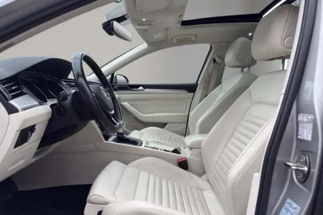 Volkswagen Passat (2017) thumbnail 10