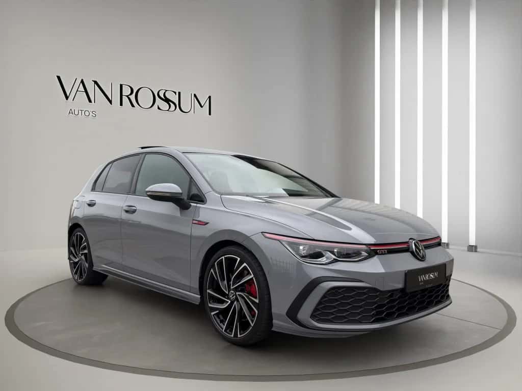 Volkswagen Golf (2023) — foto 1