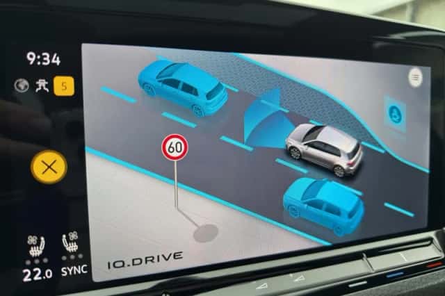 Volkswagen Golf (2023) thumbnail 23