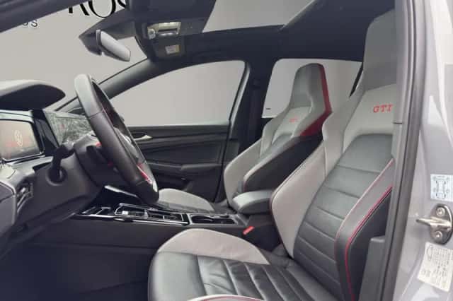Volkswagen Golf (2023) thumbnail 9