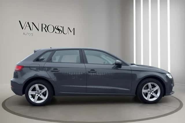 Audi A3 (2019) thumbnail 2