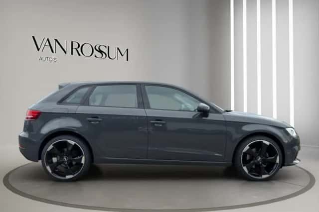 Audi A3 (2019) thumbnail 2