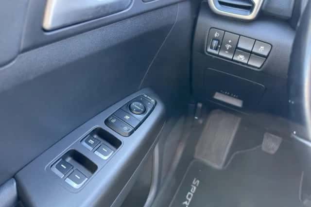 Kia Sportage (2016) thumbnail 13