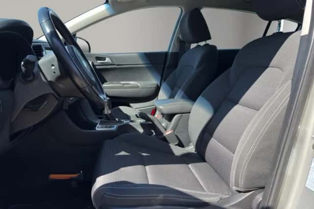 Kia Sportage (2016) thumbnail 10