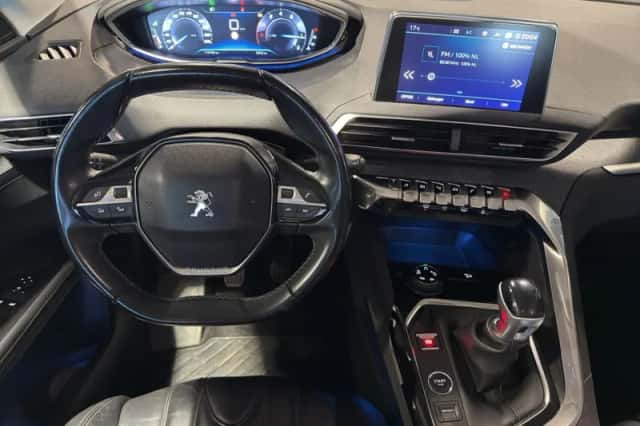 Peugeot 3008 (2018) thumbnail 15