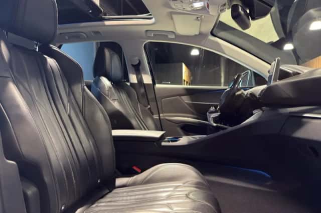 Peugeot 3008 (2018) thumbnail 18