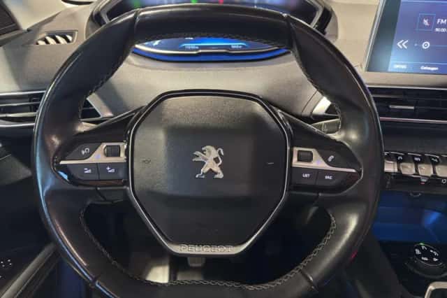 Peugeot 3008 (2018) thumbnail 10