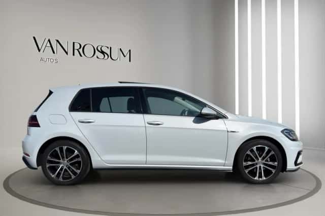 Volkswagen Golf (2018) thumbnail 2