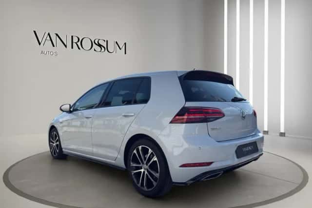 Volkswagen Golf (2018) thumbnail 4