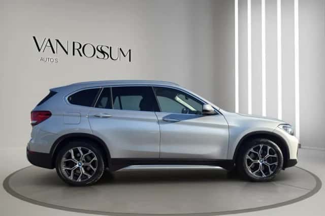 BMW X1 (2021) thumbnail 2