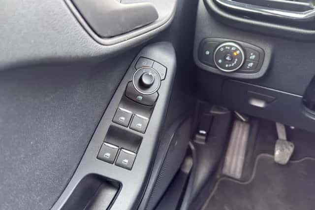 Ford Fiesta (2021) thumbnail 12