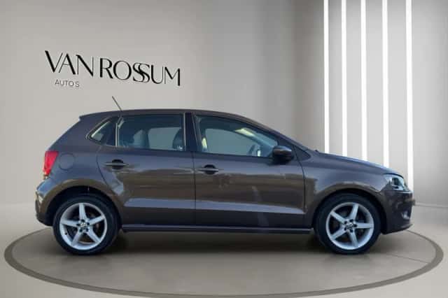Volkswagen Polo (2013) thumbnail 2