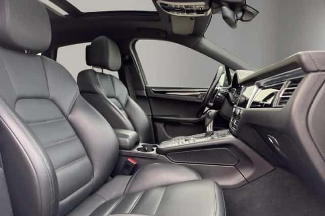 Porsche Macan (2019) thumbnail 15