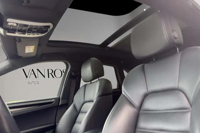 Porsche Macan (2019) thumbnail 20