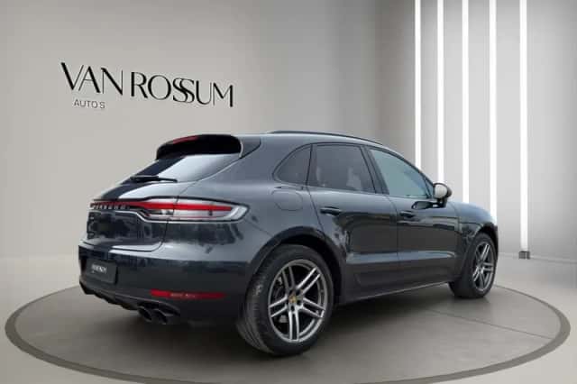Porsche Macan (2019) thumbnail 3