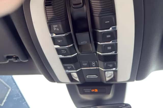 Porsche Macan (2019) thumbnail 21