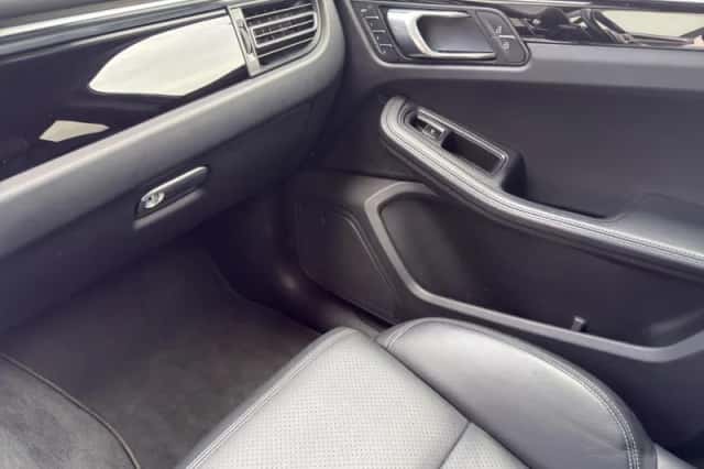 Porsche Macan (2019) thumbnail 22