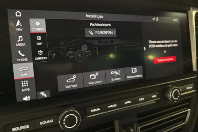 Porsche Macan (2019) thumbnail 25