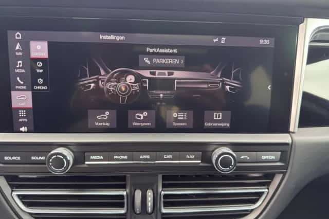 Porsche Macan (2019) thumbnail 27