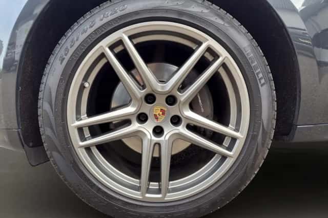 Porsche Macan (2019) thumbnail 9