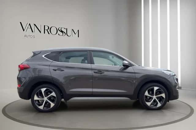 Hyundai Tucson (2017) thumbnail 2
