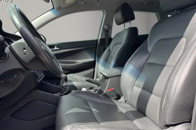Hyundai Tucson (2017) thumbnail 12