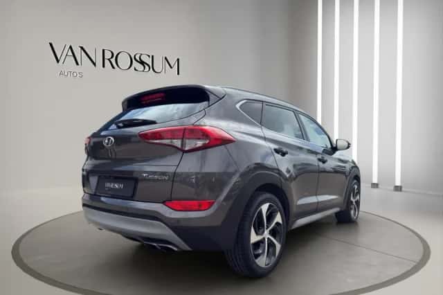 Hyundai Tucson (2017) thumbnail 3