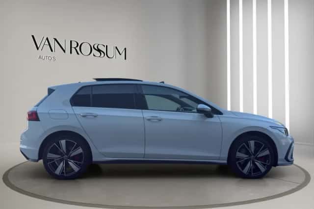 Volkswagen Golf (2021) thumbnail 2